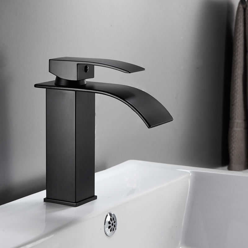 Robinet de bassin noir