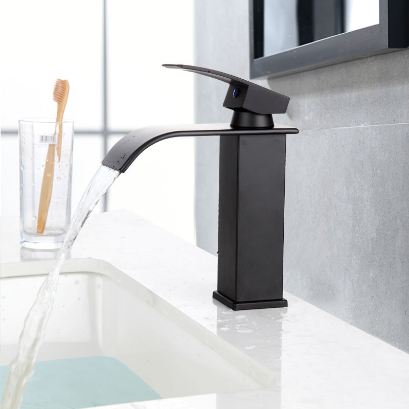 Robinet de bassin noir